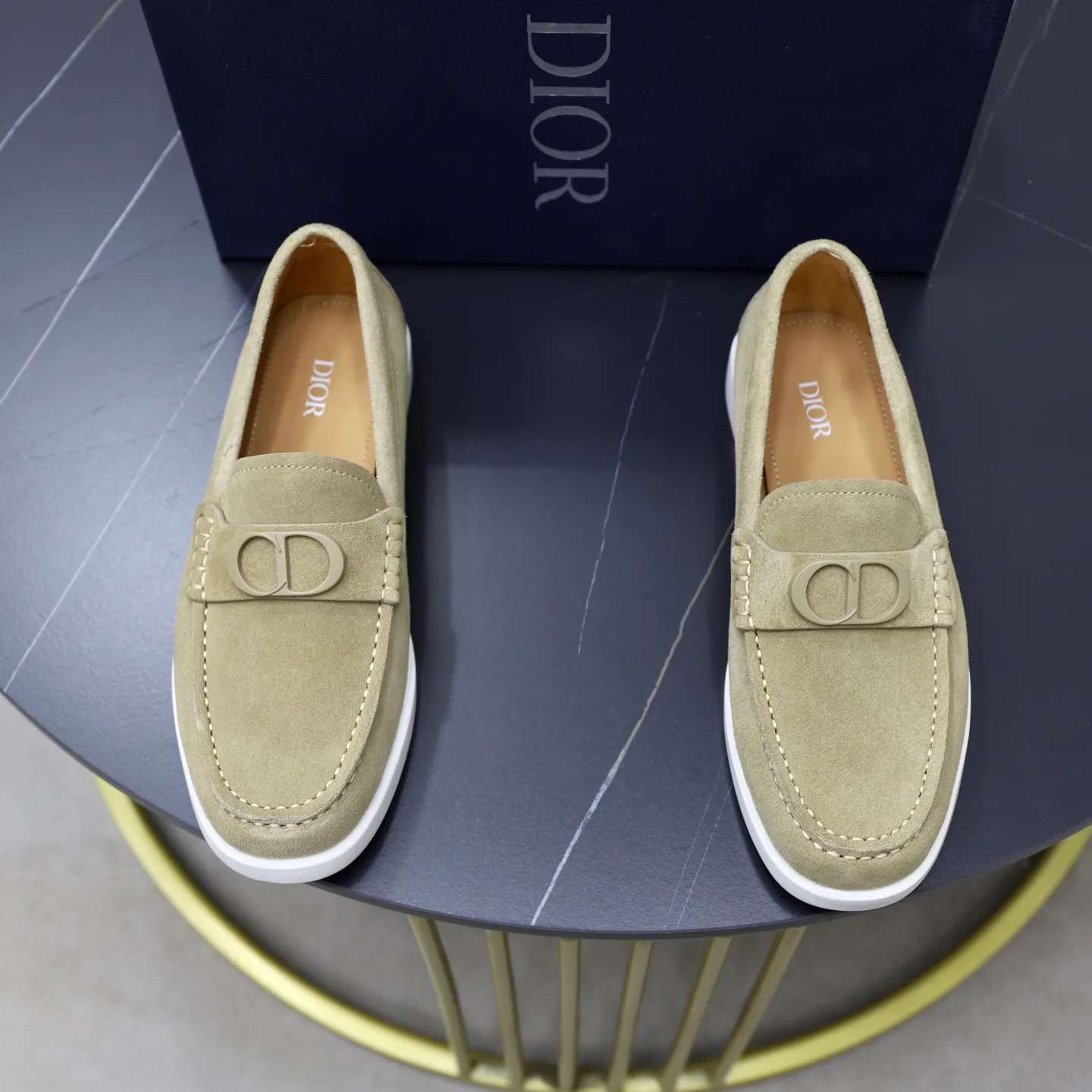 Ex-factory price: 540🙅‍♂️🙅‍♂️🙅‍♂️ Brand: Dior DIOR Standard code: Men's code 38/44 (45 can be customized) Grade: Same as the official website Material: Original cowhide stitching, cowhide lining, original TPU wear-resistant soft outsole Style categories: Leisure and sports version, footwear for driving, young fashion, European and American trends, British style Color: actual picture color